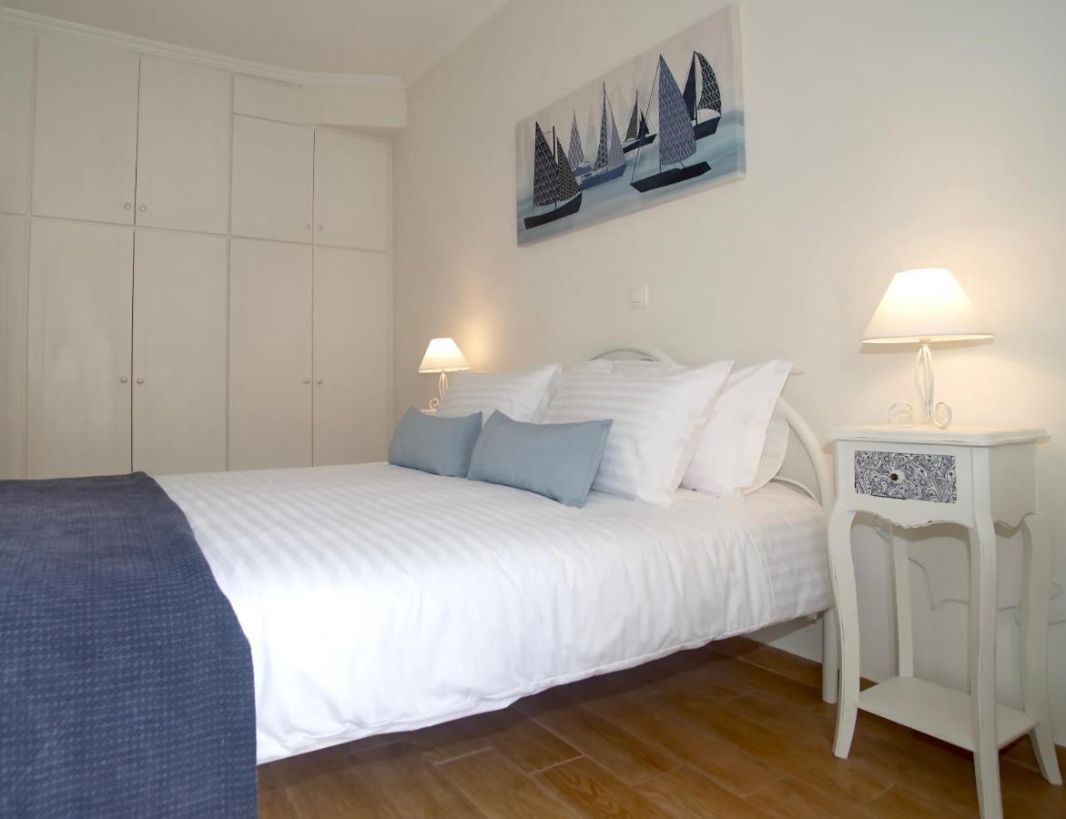 The Bluehouse - Spacious Top Floor Flat With Parking, By Mon Repos Beach Corfu  Exteriör bild