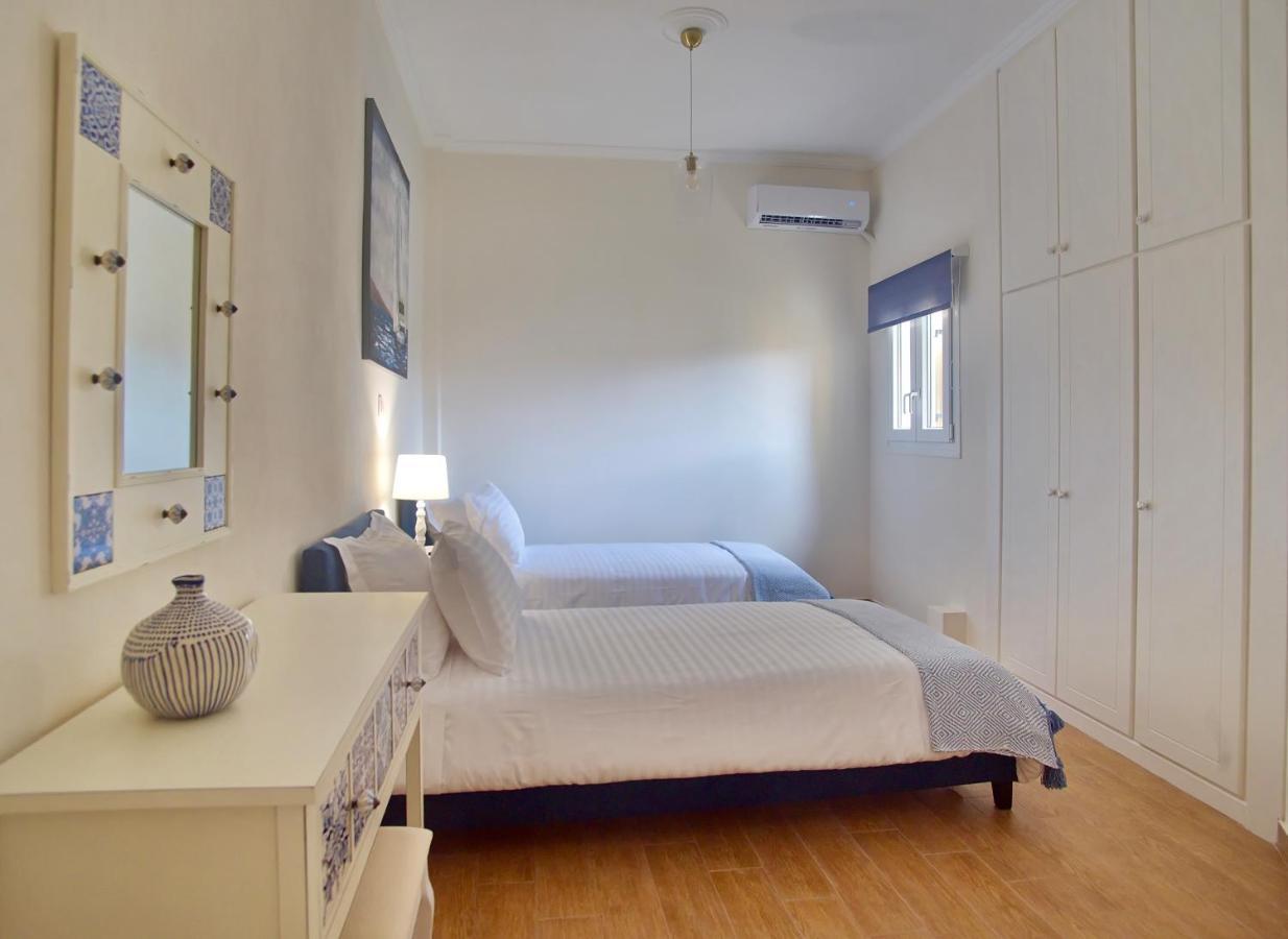 The Bluehouse - Spacious Top Floor Flat With Parking, By Mon Repos Beach Corfu  Exteriör bild