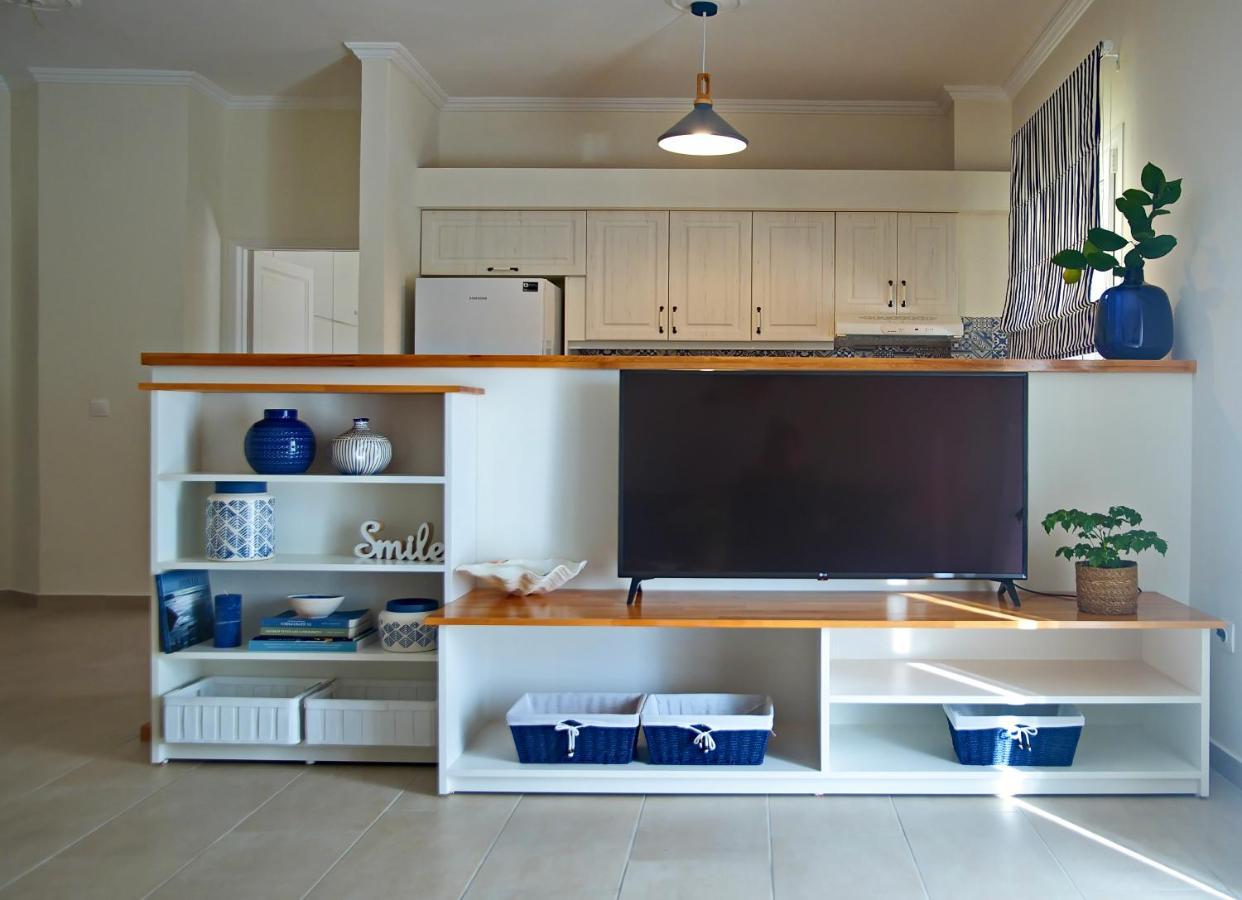 The Bluehouse - Spacious Top Floor Flat With Parking, By Mon Repos Beach Corfu  Exteriör bild