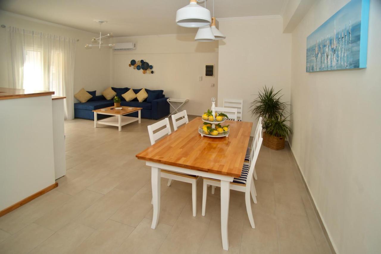 The Bluehouse - Spacious Top Floor Flat With Parking, By Mon Repos Beach Corfu  Exteriör bild