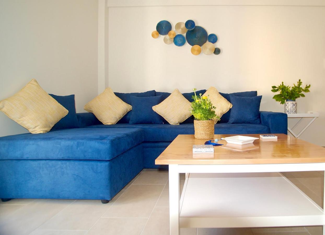 The Bluehouse - Spacious Top Floor Flat With Parking, By Mon Repos Beach Corfu  Exteriör bild