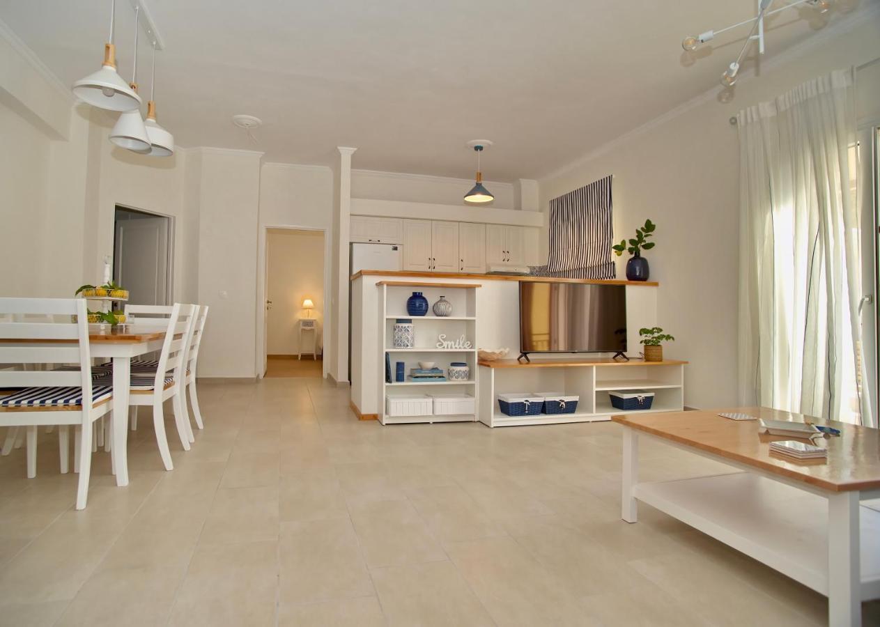 The Bluehouse - Spacious Top Floor Flat With Parking, By Mon Repos Beach Corfu  Exteriör bild