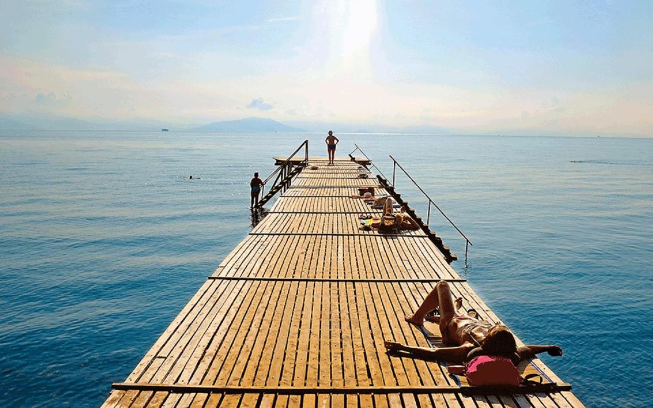 The Bluehouse - Spacious Top Floor Flat With Parking, By Mon Repos Beach Corfu  Exteriör bild